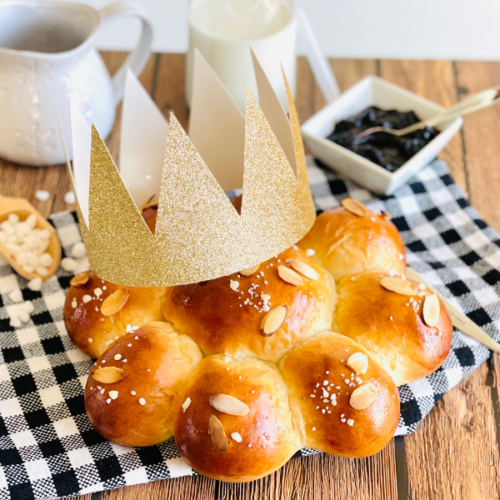 https://mirjamskitchenyodel.com three kings cake with crown