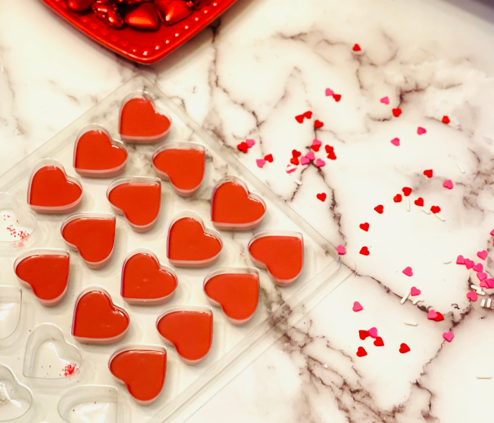 https://mirjamskitchenyodel.com red hearts red velvet cake decoration