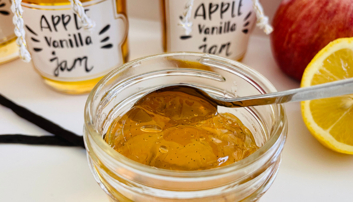 http://mirjamskitchenyodel.com apple vanilla jelly open with spoon