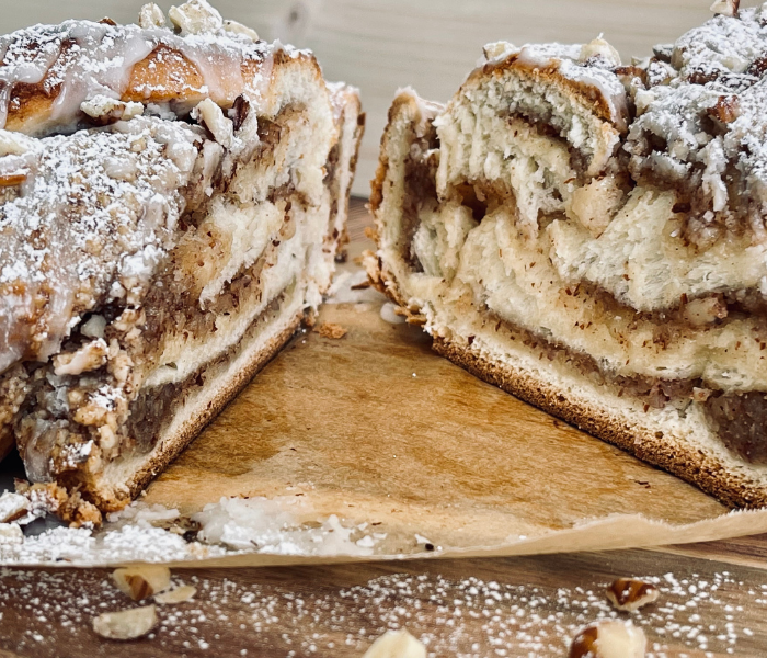 https://mirjamskitchenyodel.com filled sweet bread - gefüllter hefezopf cut open close up