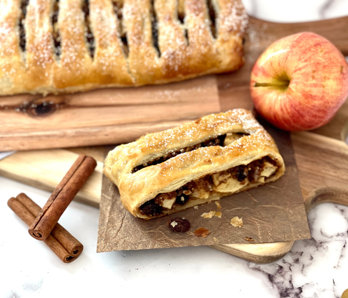 https://mirjamskitchenyodel.com apple strudel slice