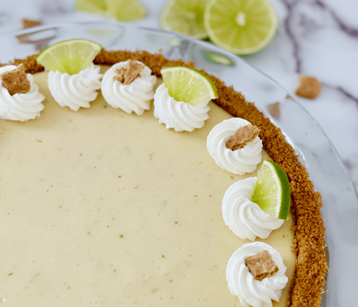 https://mirjamskitchenyodel.com decorated pie with lime slices