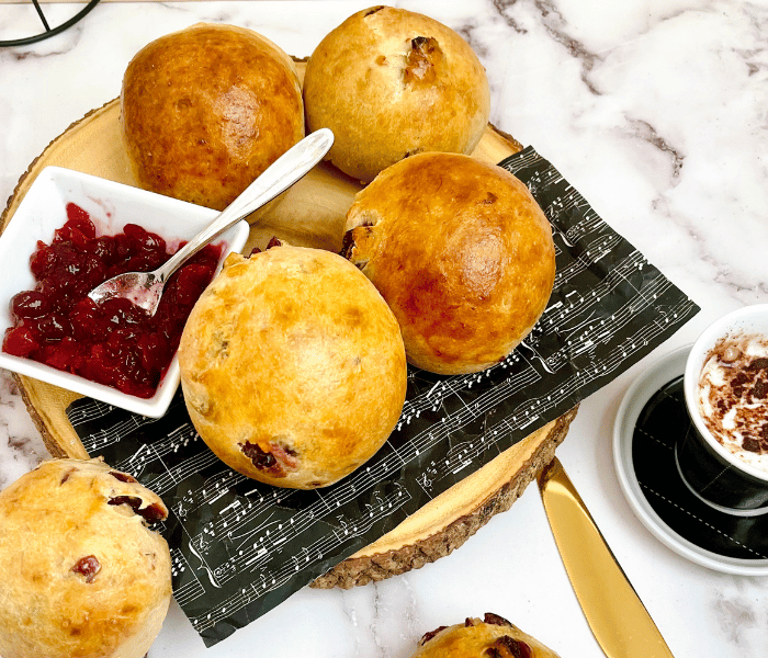 https://mirjamskitchenyodel.com no-knead breakfast rolls with hot chocolate and jelly